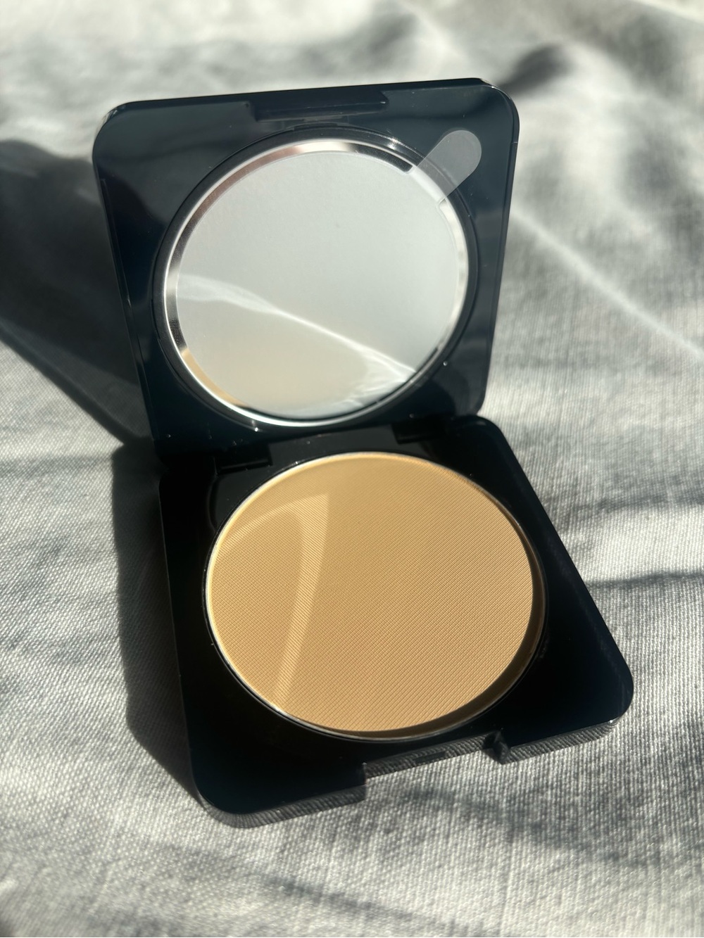 Huda Beauty Easy Bake Airbrush Matte Pressed Setting Powder NEW Banana Bread